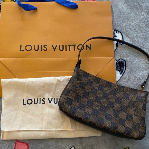 Authentic Louis Vuitton pochette - Picture 2 of 16